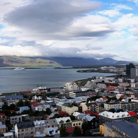 Félagsdómur staðfesti í gær þá túlkun sem BSRB og önnur heildarsamtök á vinnumarkaði hafa haldið fram um rétt til launa í veikindum vegna fyrri þjónustualdurs hjá hinu opinbera.